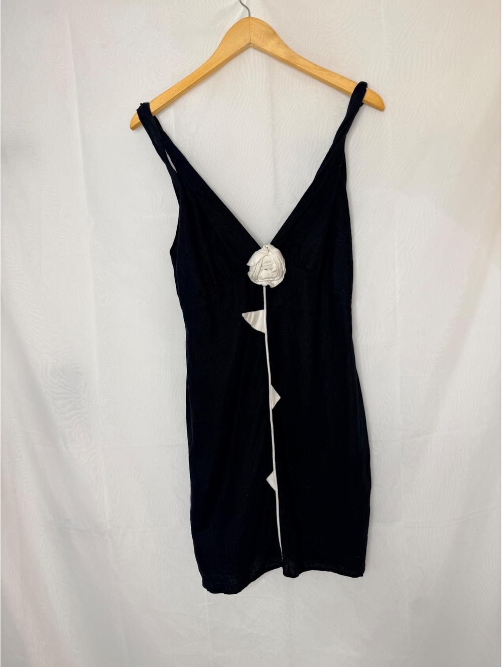 FARM Rio Black Mini Dress with White Floral Applique - Picture 12 of 12